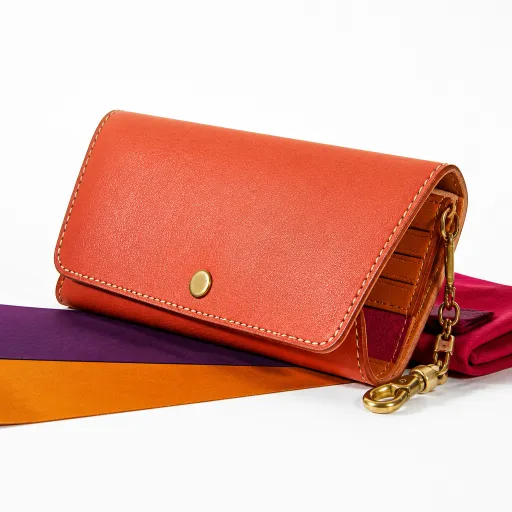 Why a trucker wallet with refined hardware belongs in a modern luxury wardrobe